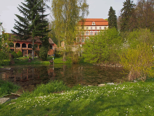 Lčovice zámek P4291525.jpg